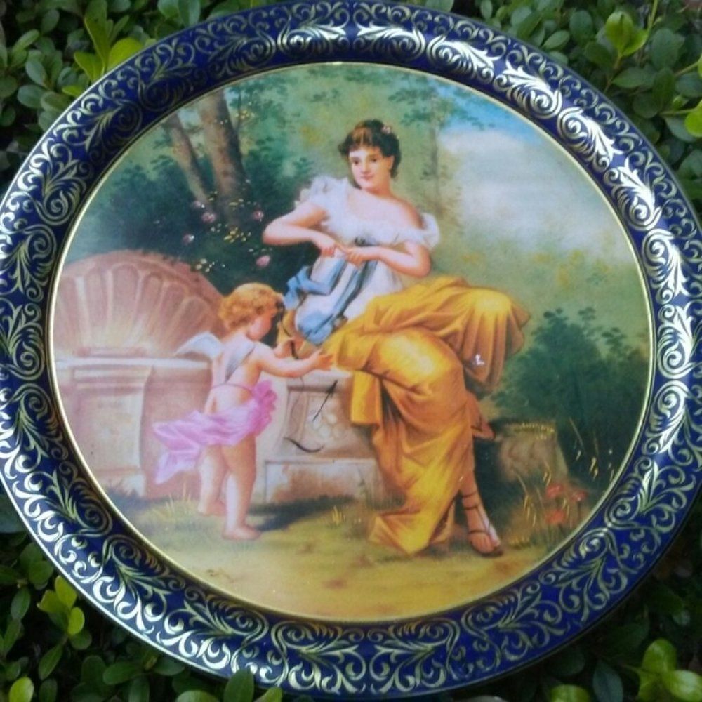Vintage Decorative English Tin - 10"